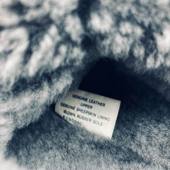 UGG Australia Women’s Bailey Button Leather/Sheepskin Boots 6 - Picture 10 of 12